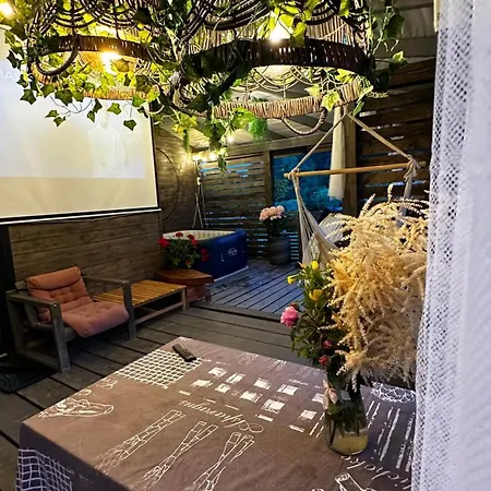 Forest Hugs славсько Khashchovanoye